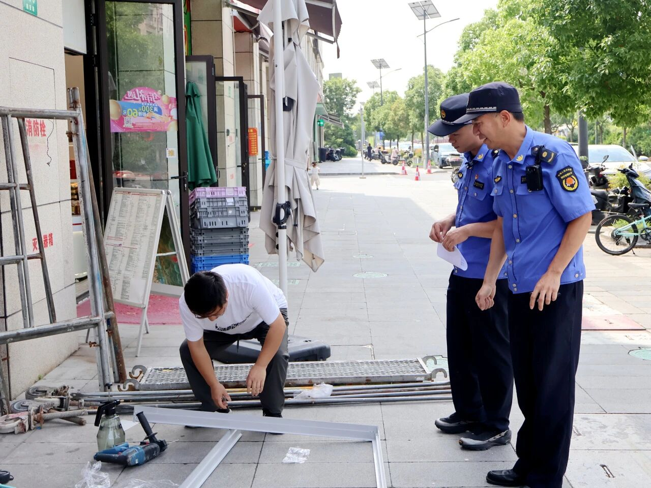 抢先一步，全力以“护”，上海城管“城”意满满，“花式”备战高考啦！