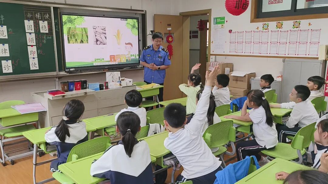 “石心实”普法队走进爱国学校，趣味普法课堂护航伴成长