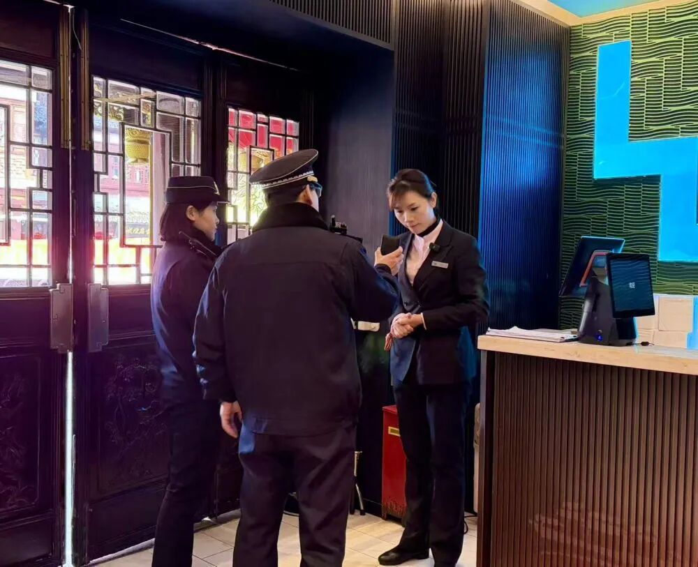 每日三万步的坚守 他们是豫园最美“守护者”