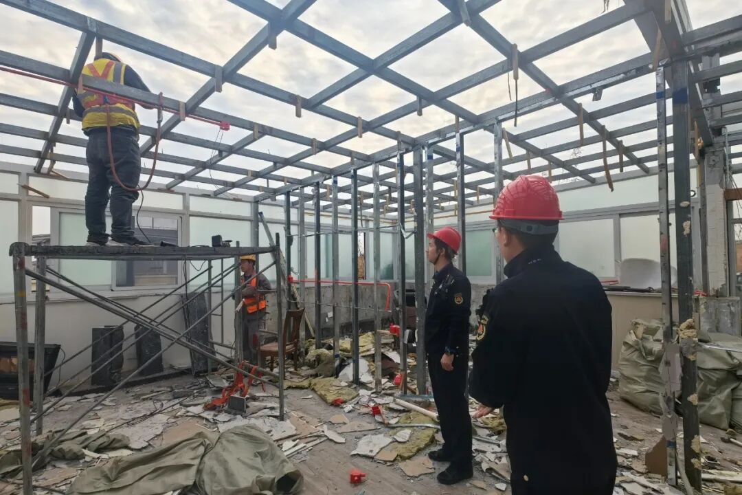 这处136㎡的楼顶违建，终于拆了！