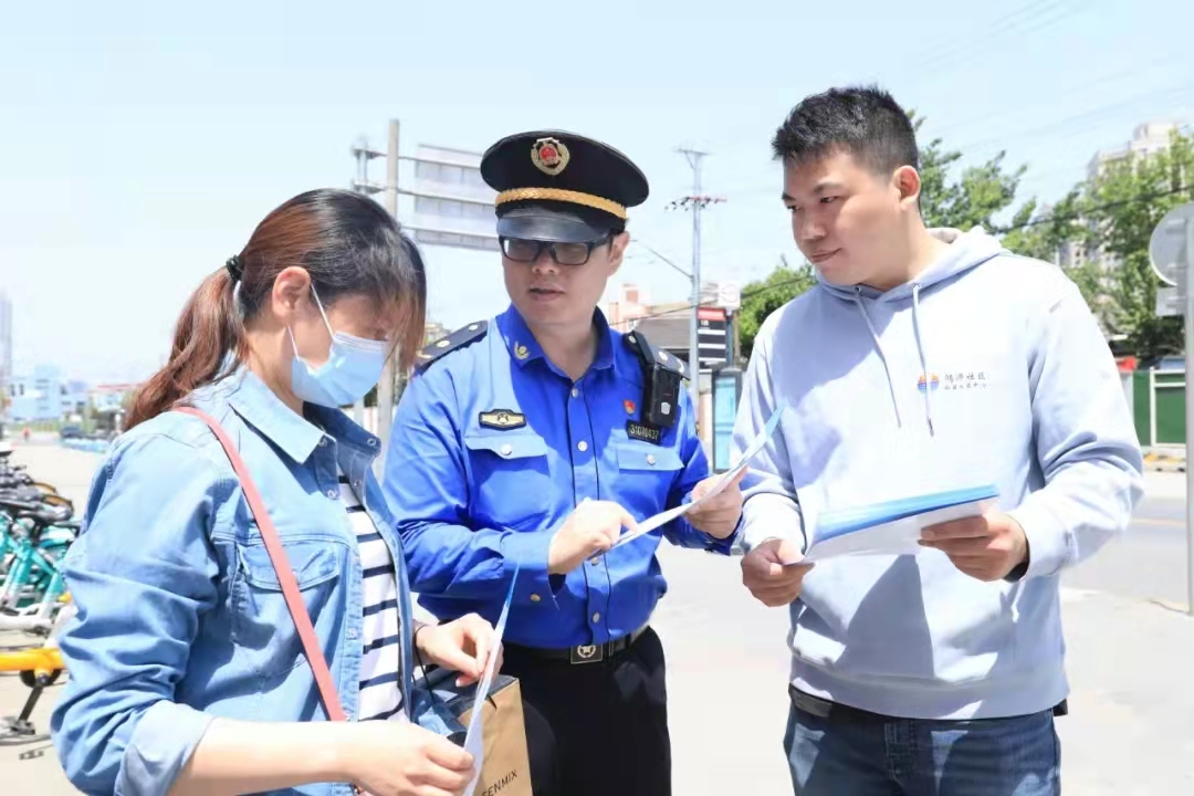 查！新规落地首日，杨浦城管开展全区共享单车乱停放专项执法8.jpg