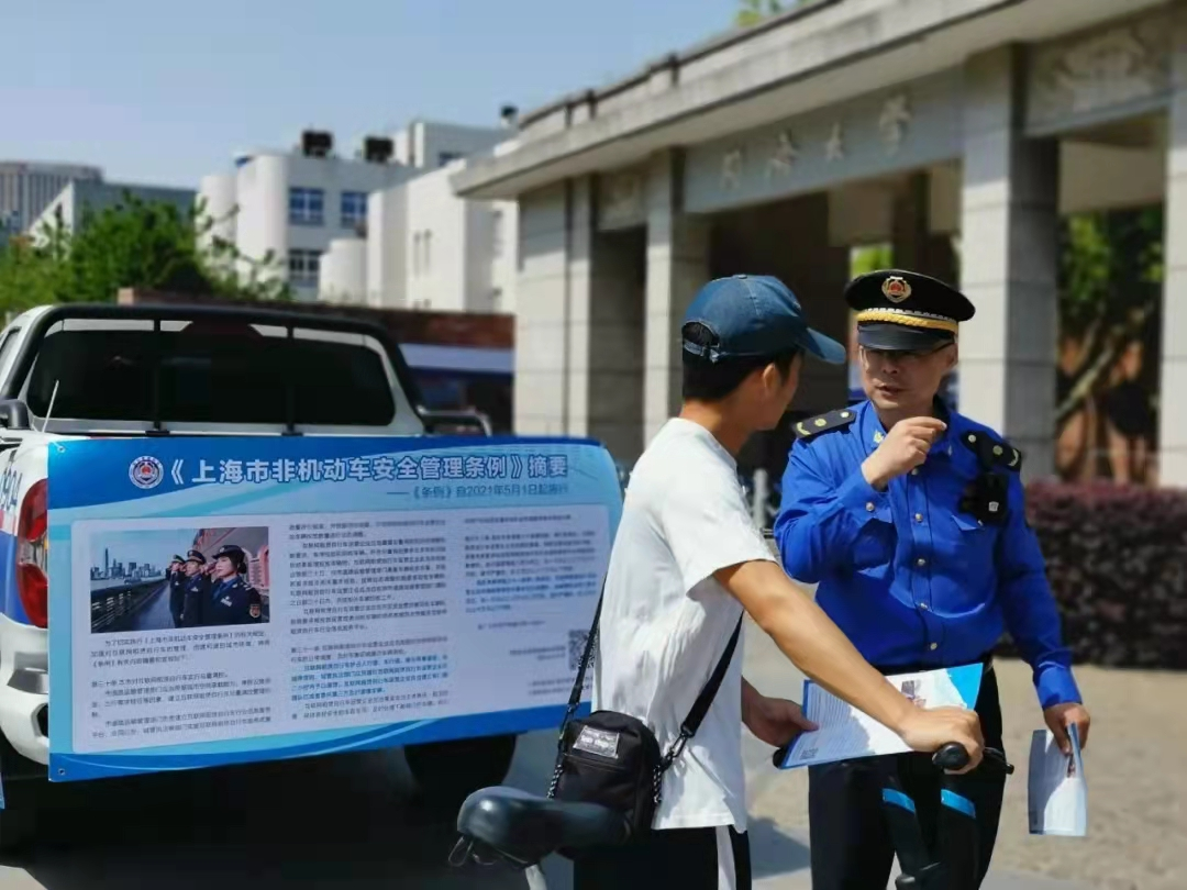 查！新规落地首日，杨浦城管开展全区共享单车乱停放专项执法9.png