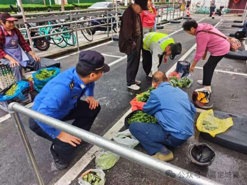 “一摊诚意”暖民心——让流动摊贩“落地安家”