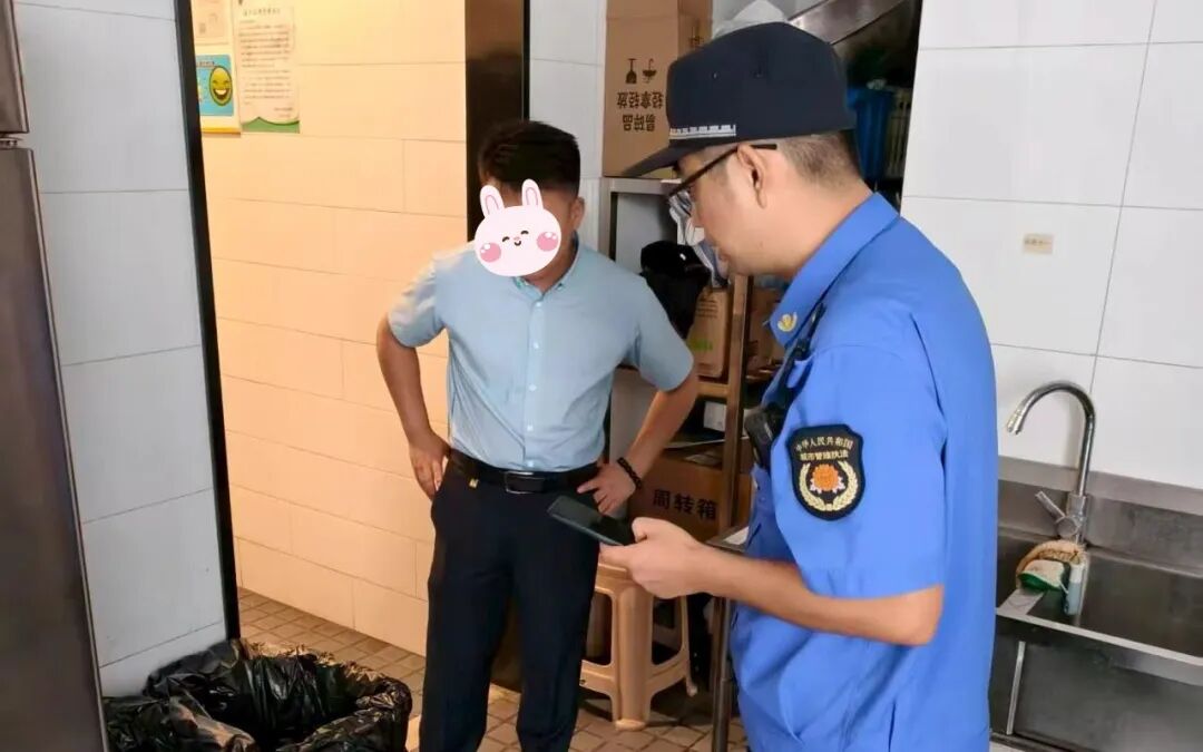 大堂撑场面，后厨莫乱“混”