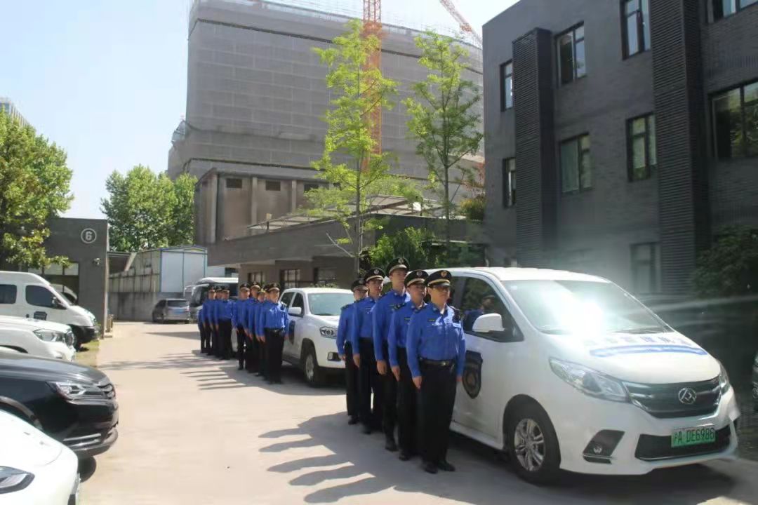 查！新规落地首日，杨浦城管开展全区共享单车乱停放专项执法3.jpg