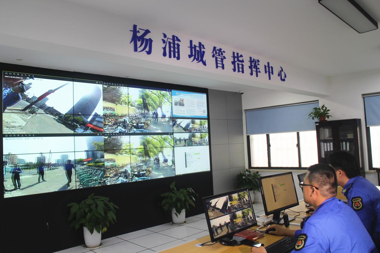 查！新规落地首日，杨浦城管开展全区共享单车乱停放专项执法2.jpg