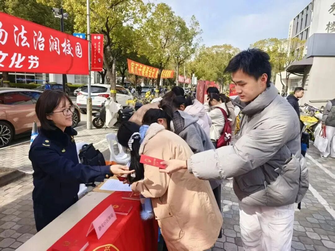 与法同行， 让宪法“声”入人心