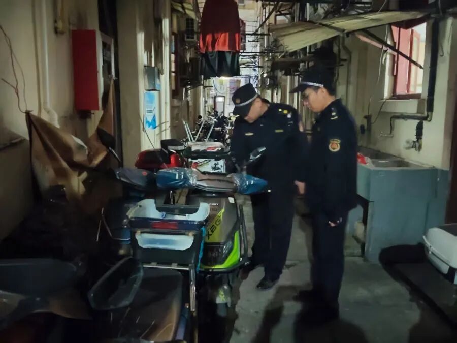 “社区治理新搭档”④——《繁花》带火排骨年糕后，黄河路油烟投诉何以从20多起降至零？