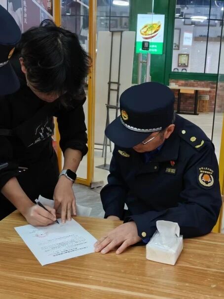 “一码联动”筑牢岁末餐饮安全防线