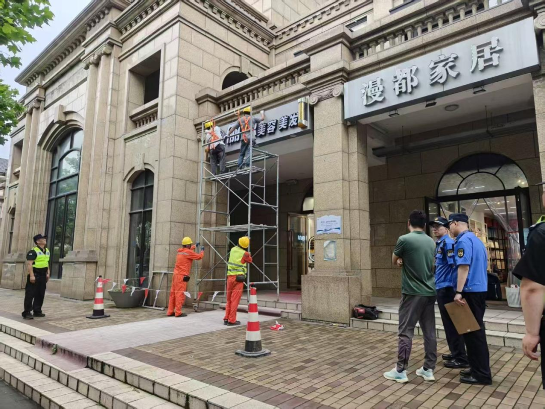 守护市民“头顶安全”，开展店铺招牌专项检查