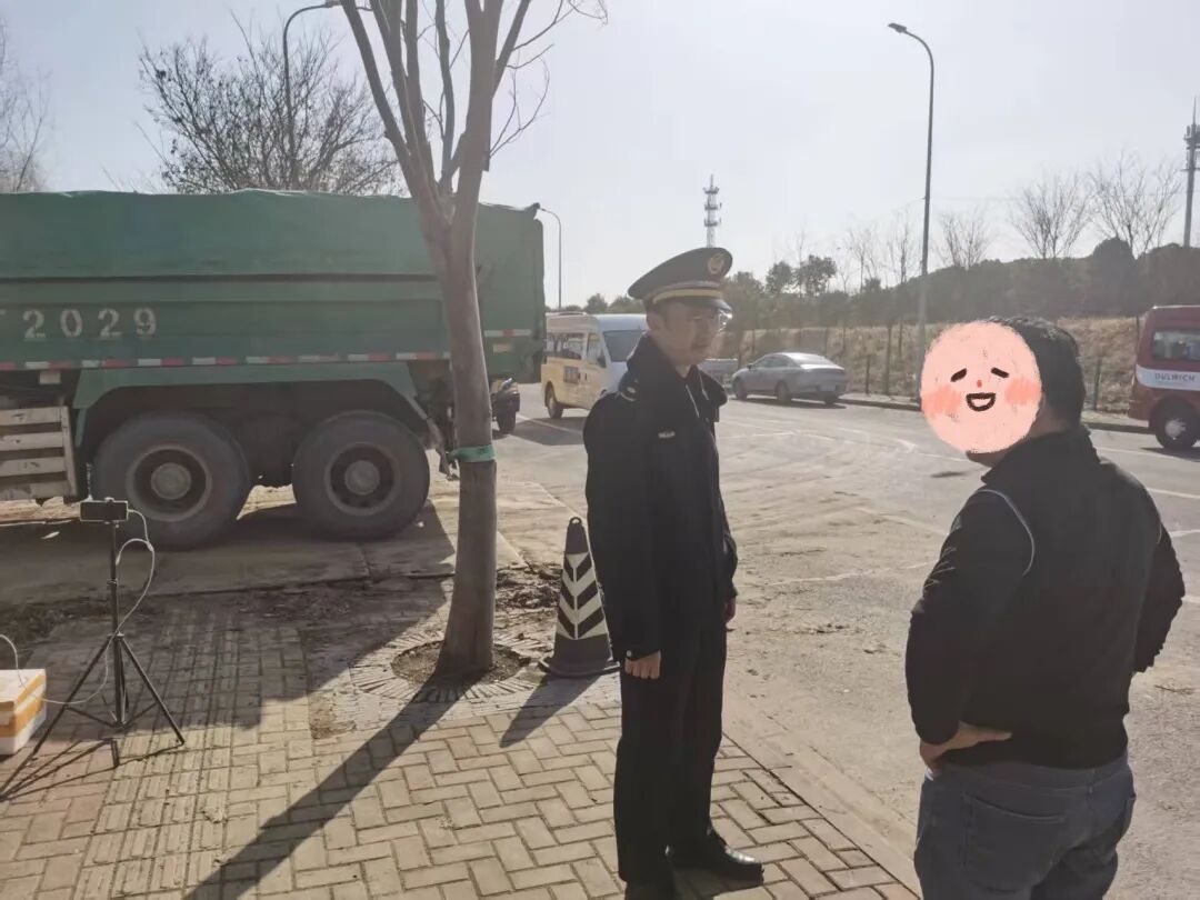 跨区联动齐发力 严守渣土运输关